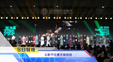 三攻一受4p嗯啊巨肉寝室打屁股